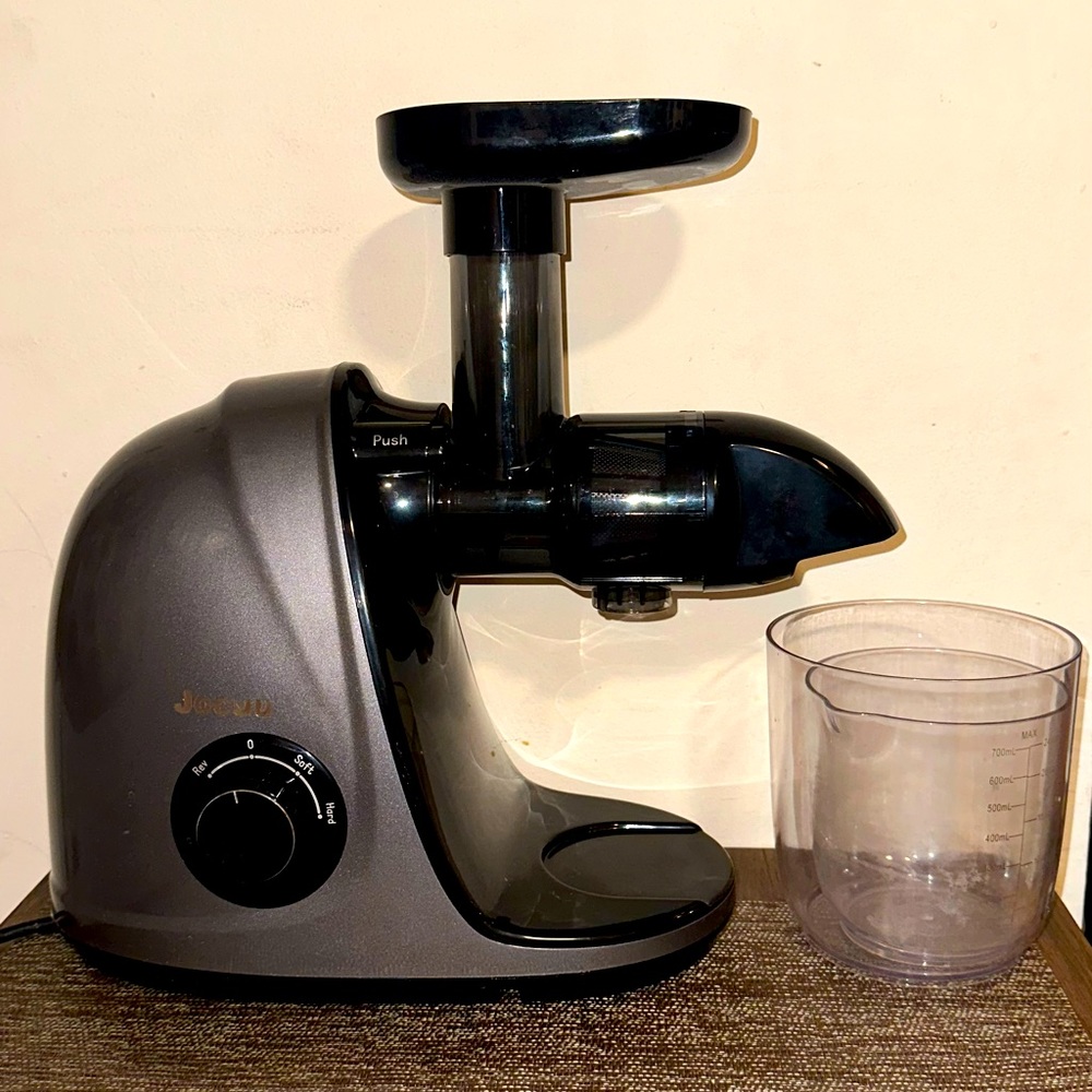 Juicer with Soft/Hard Modes Quiet Motor & Reverse Function, Cold Press Juicer